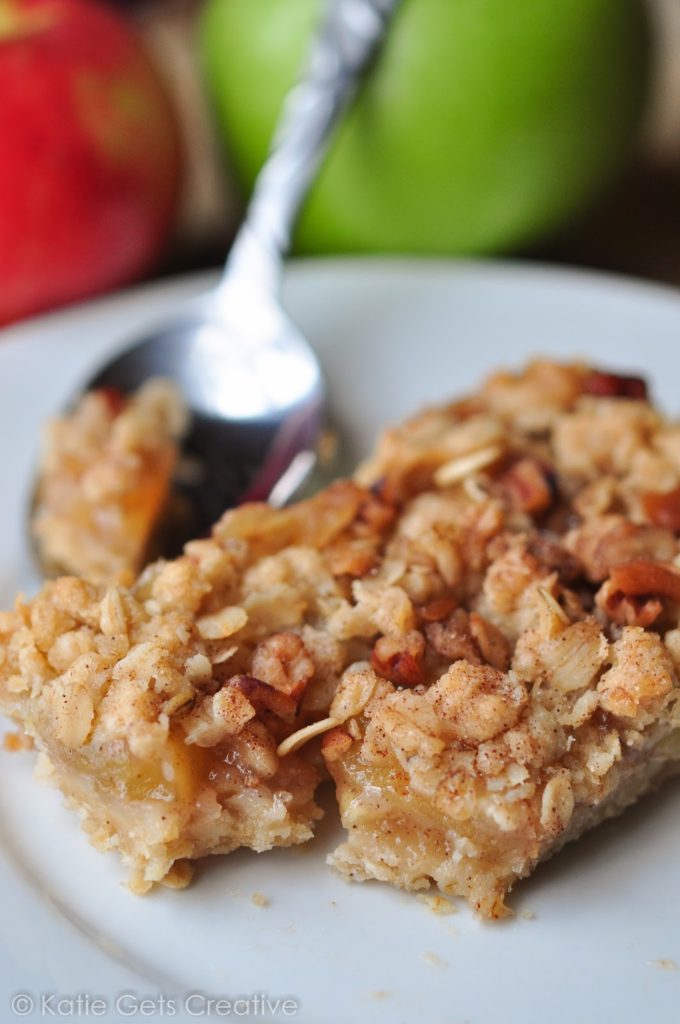 Quick and easy homemade Apple Crisp from www.katiegetscreative.com