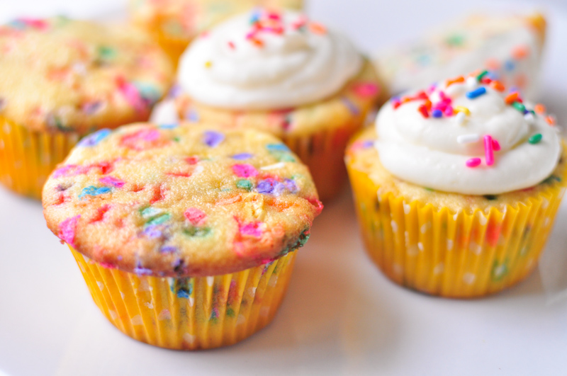 Cupcakes with rainbow sprinkles and cream cheese frosting