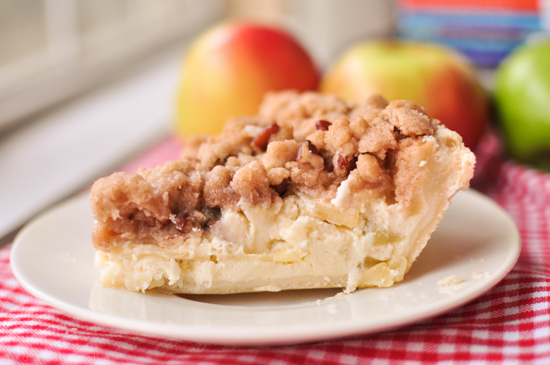The best apple pie you've ever had! Sour Cream Apple Pie. Recipe from www.katiegetscreative.com