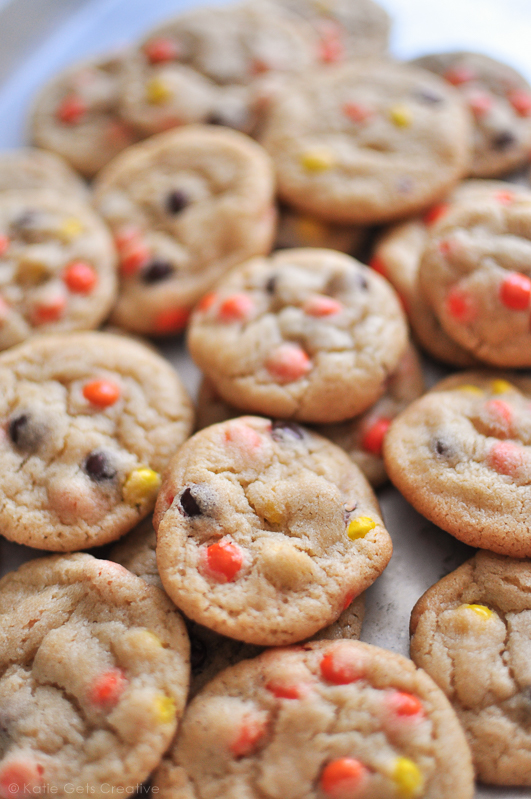 Reese's Pieces Cookies from www.katiegetscreative.com